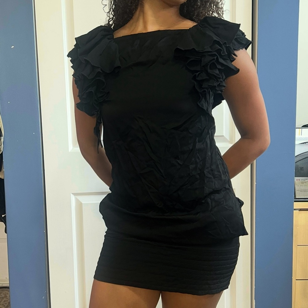 Elegant Black Ruffle Dress - Picture 6 of 8
